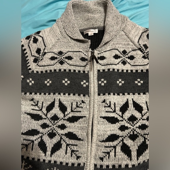 Cozy Grey Wool Zipper Patterned Sweater Medium - Picture 2 of 5